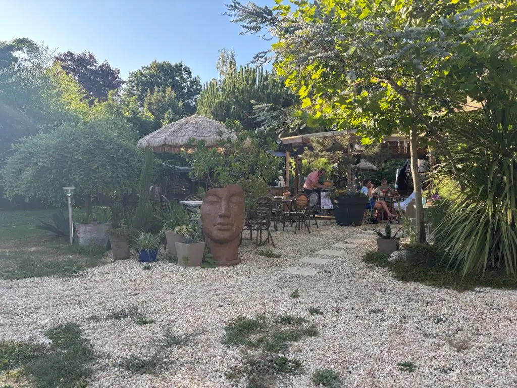L'entrée du Restaurant Musical Chez Mary et Pierre-Yves