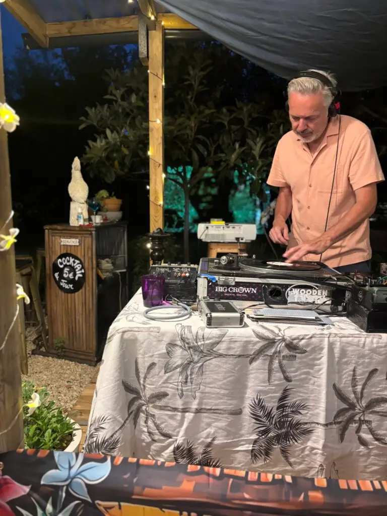 DJ soirée Bienvenue à Hawaï, Restaurant Club de Jazz Chez Mary et Pierre-Yves